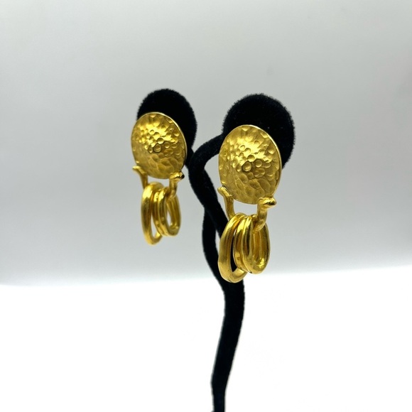 Elegant Matte Gold Hammered Earrings Clip on Premier Designs Vintage Statement - Picture 3 of 13